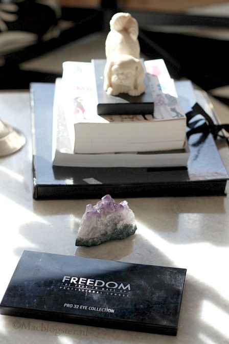 Freedom Makeup: Pro 32 Oogschaduw Palette Freedom Makeup London Pro 32 palette photo Freedom_Makeup_London_Pro_32_palette_zpsuvwmocfj.jpg