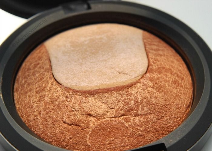 MAC Skinfinsh: Perfectly Poised Mineralize Skinfinish MAC Divine Night Mineralize Skinfinish photo MAC_Perfectly_Poised_skinfinish_zps6037dfbb.jpg