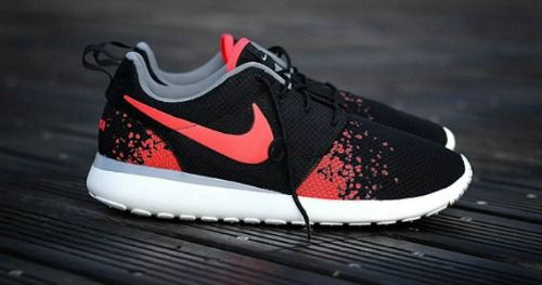 Dit Nike model was overal uitverkocht: Nikes Roshe Run! Nike Rosherun Hot Lava bron foto: http://sneakersaddict.com photo nike-roshe-run-hot-lava_zps1291631e.jpg