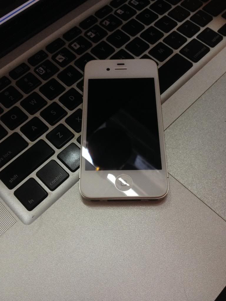 Quỳnh iPhone : iP4 Qtế Trắng FullZin 98% - IOS 6.1.3 - Trùng Imei - 4