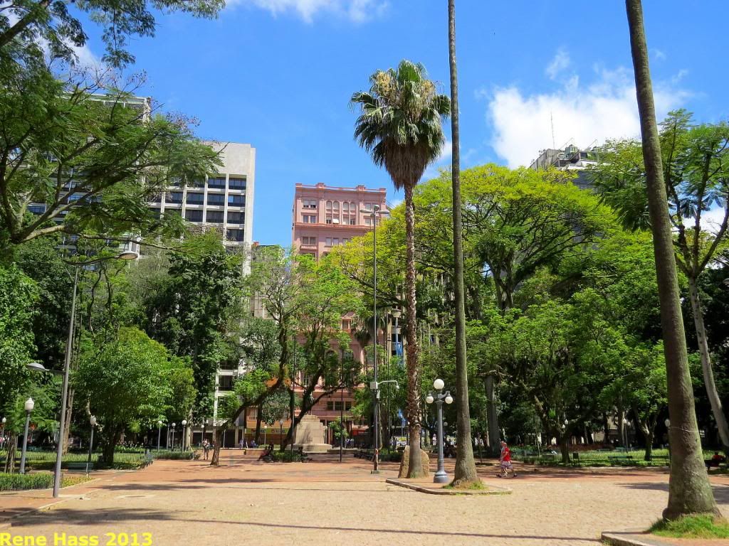 RS A histórica Praça da Alfândega, recentemente revitalizada, no Centro de Porto Alegre RS A histórica Praça da Alfândega, recentemente revitalizada, no Centro de Porto Alegre