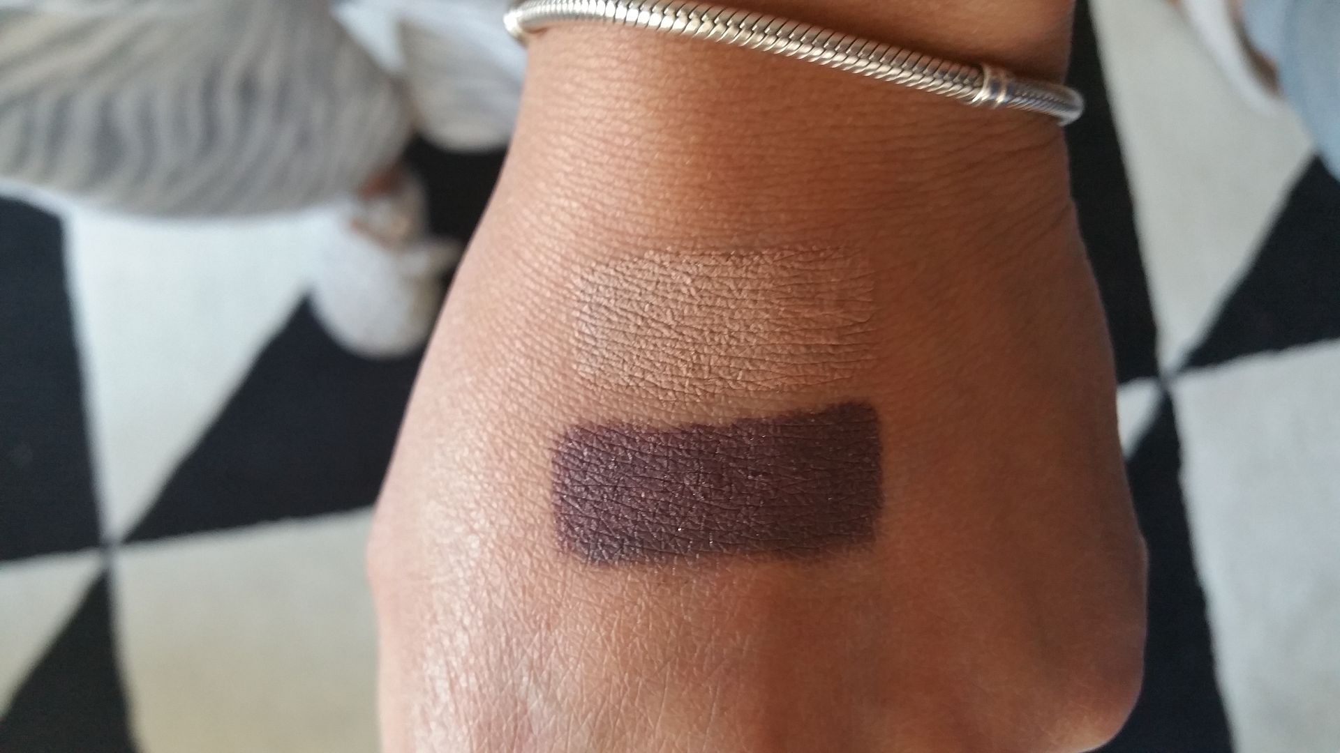 swatches H&M Colour Essence Eye Cream: Countess & Gentlewoman