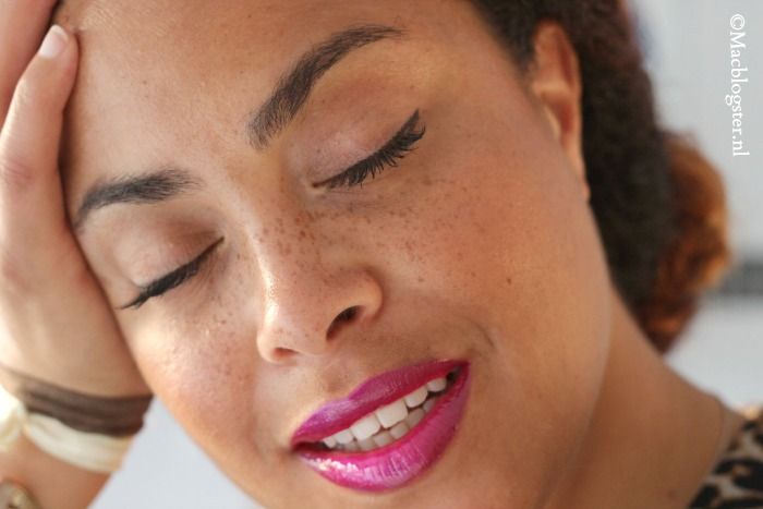 Wauw! Deze Black Opal Color Splurge lipgloss spat van het scherm! photo BlackOpalColorBlack_Opal_Color_SplurgeEyeshadowPatent_Lips_Impassioned_Pink_zps6ffb1027.jpg
