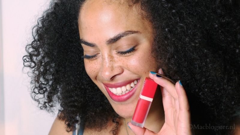 lip swatch Cherry leaders - Bourjois Souffle de Velvet