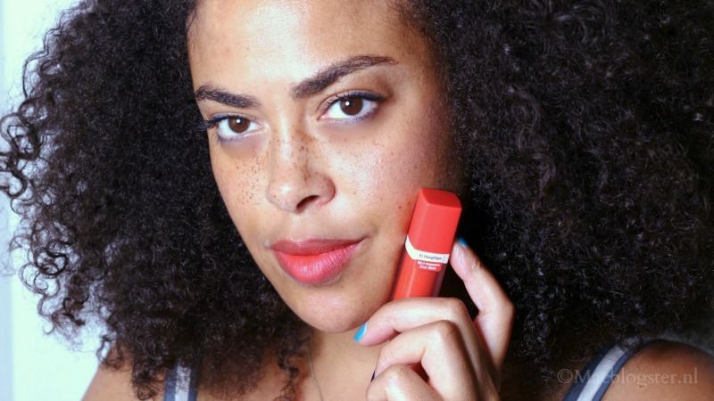 lip swatch Orangelique - Bourjois Souffle de Velvet