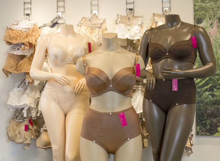 Eindelijk verkrijgbaar: Donkere Nude BH'S in Grote Cupmaten Huidkleurige bh's voor donkere vrouwen: ook grote cupmaten!