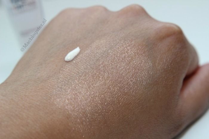 Etos heeft een kopie van MAC Lustre Drops, een vloeibare highlighter Swatch Etos Highlighting Illuminizer Gold photo Etos_Highlighting_Illuminizers_gold_zpsa6f99859.jpg