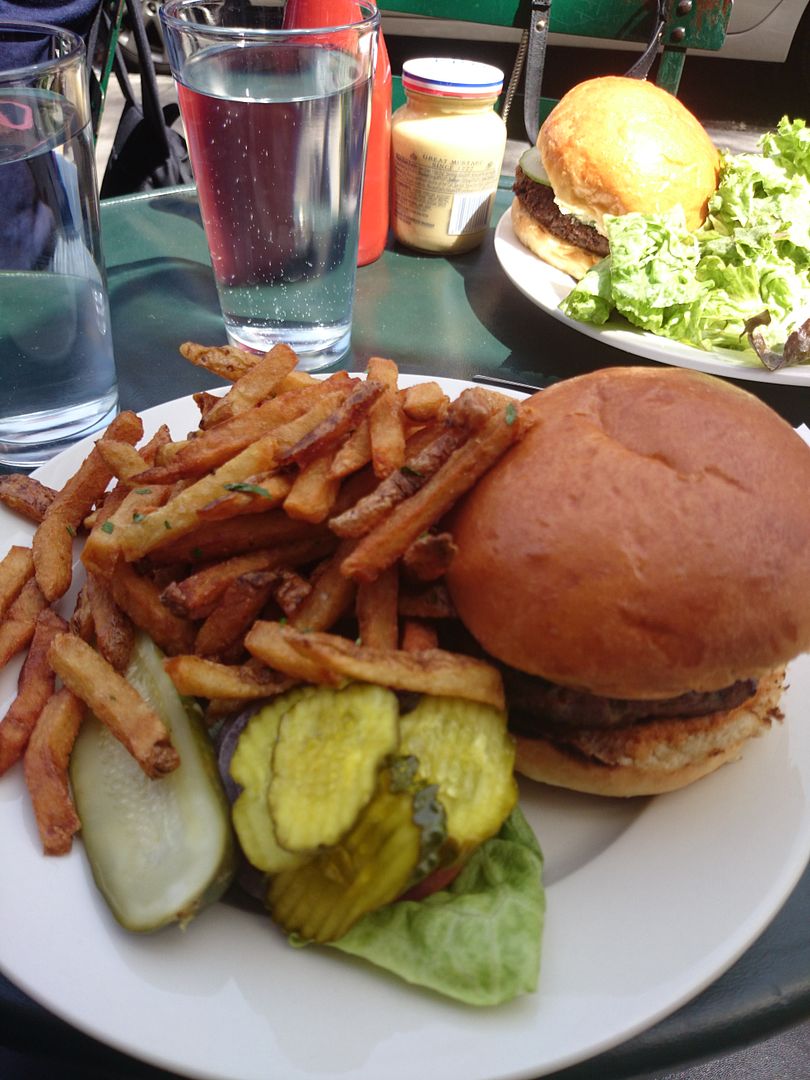 Dumont Burger, eten in Williamsburg Brooklyn photo FB_IMG_13987086939391327_zpsuanmbo7m.jpg