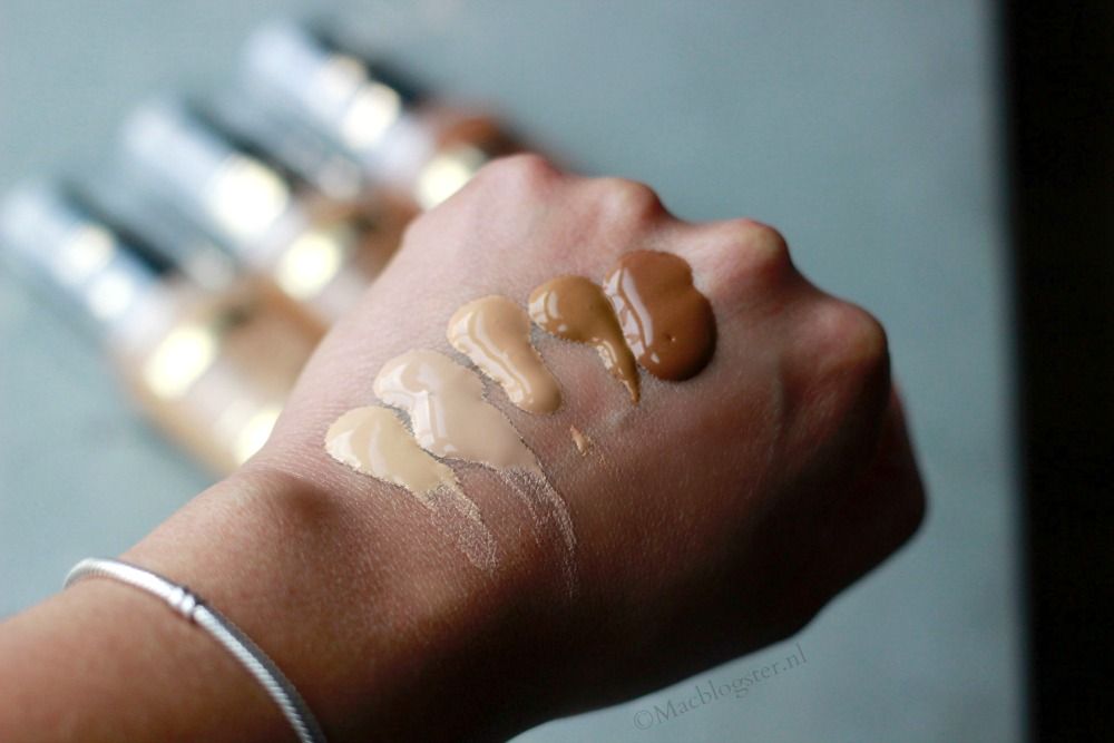 Betaalbare foundations voor de getinte en donkere huid photo Max_Factor_Miracle_Match_Foundation_BlurampNourish_swatches_zps9xdqzazu.jpg
