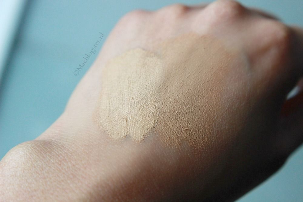 Foundations voor de getinte en donkere huid photo MiMax_Cream_to_powder_foundation_Almond_Apricot_swatches_zpskrgl3bjj.jpg