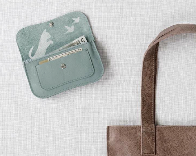 Nieuwe Keecie tassen met illustratie aan de binnenkant photo Keecie_Cat_chase_wallet_zpsjpcbtygo.png