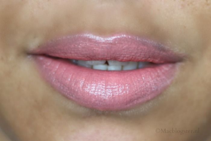 Miss PUPA Ultra Brilliant Lipstick, kleur 001 Pupa Dot Shock collectie photo Lip_swatch_Pupa_Dot_shock_lipstick_zpsld5h6cgb.jpg