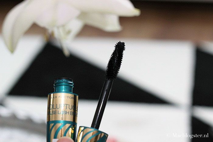 Is Max Factor Voluptuous False Lash Effect Mascara de moeite waard om te kopen? photo Max_Factor_Voluptuous_False_Lash-Effect_Mascara_zpsgre3k5lc.jpg