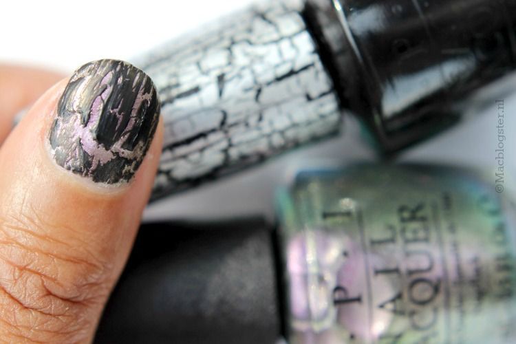 Guilty pleasures: deze speciale OPI nagellak kon ik niet laten staan OPI Black Shatter & Not like the movies photo OPI_Not_like_the_movies_Black_Shatter_zps1ab16ec9.jpg