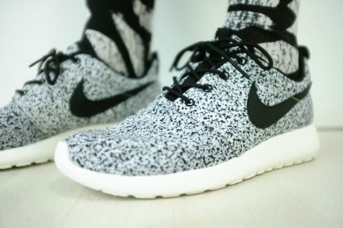 nike roshe run white black